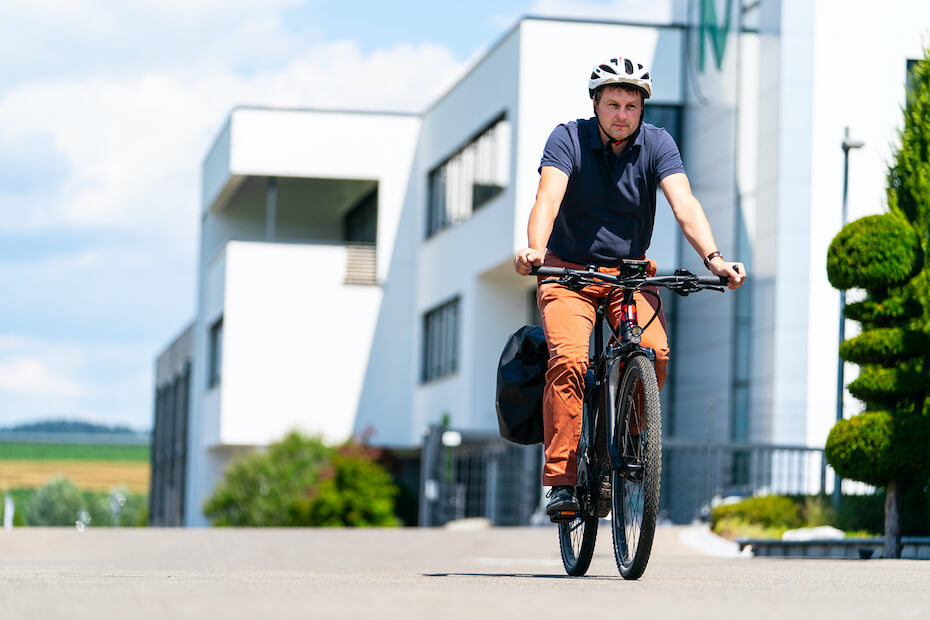 An employee of Dialunox who rides his company bike