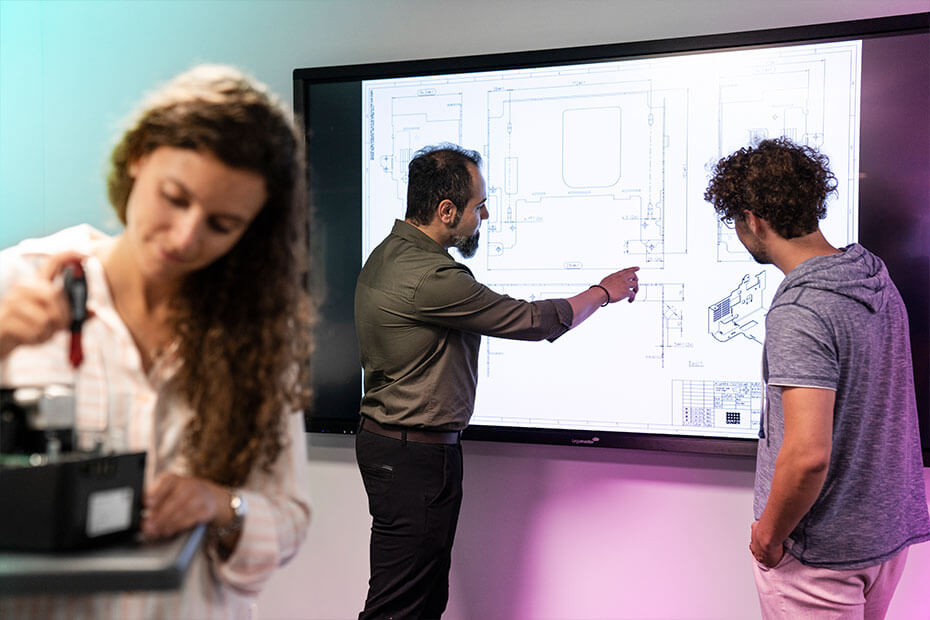 Two experts standing in front of the electronic whiteboard